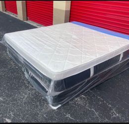 New King Plush pillowtop Mattress and box