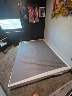 Platform queen bed