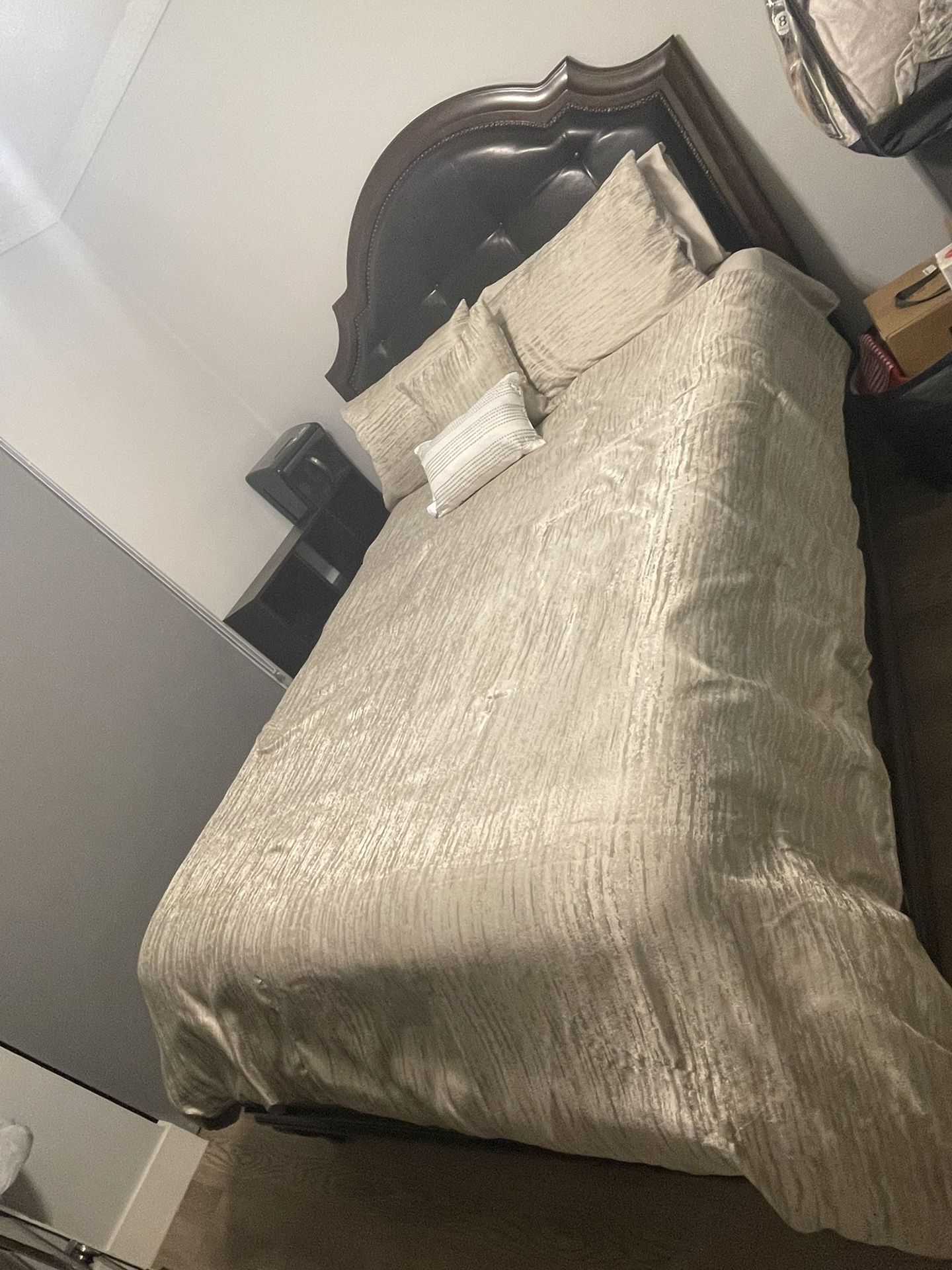Queen Bed With Dresser