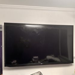 55” LG TV 4K W/ Wal Mount