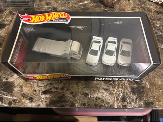 Hot Wheels Premium Nissan Skyline GT-R Garage Box Set