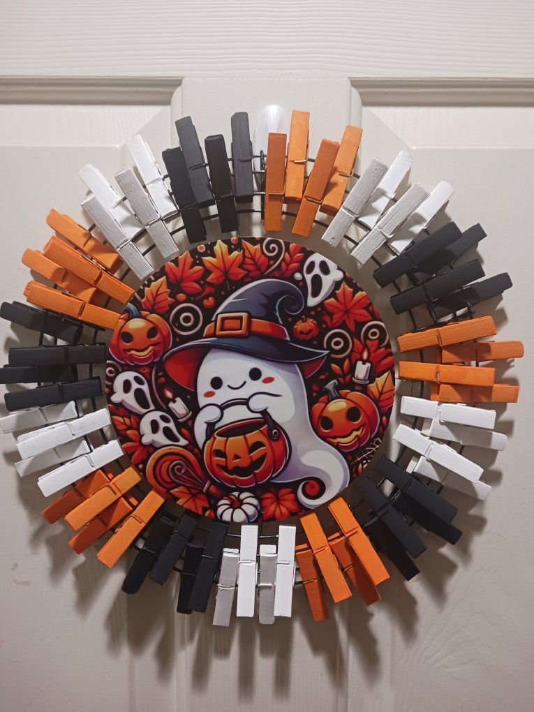Handmade, Halloween Clothes Pin Wreath
