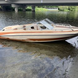 Glastron Motor Boat 4.2 Mercruiser Engine (OBO)
