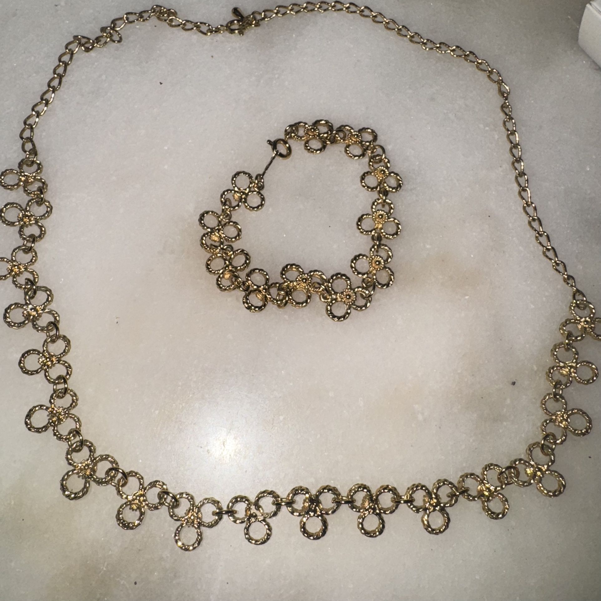 Vintage Avon 1988 Necklace Set