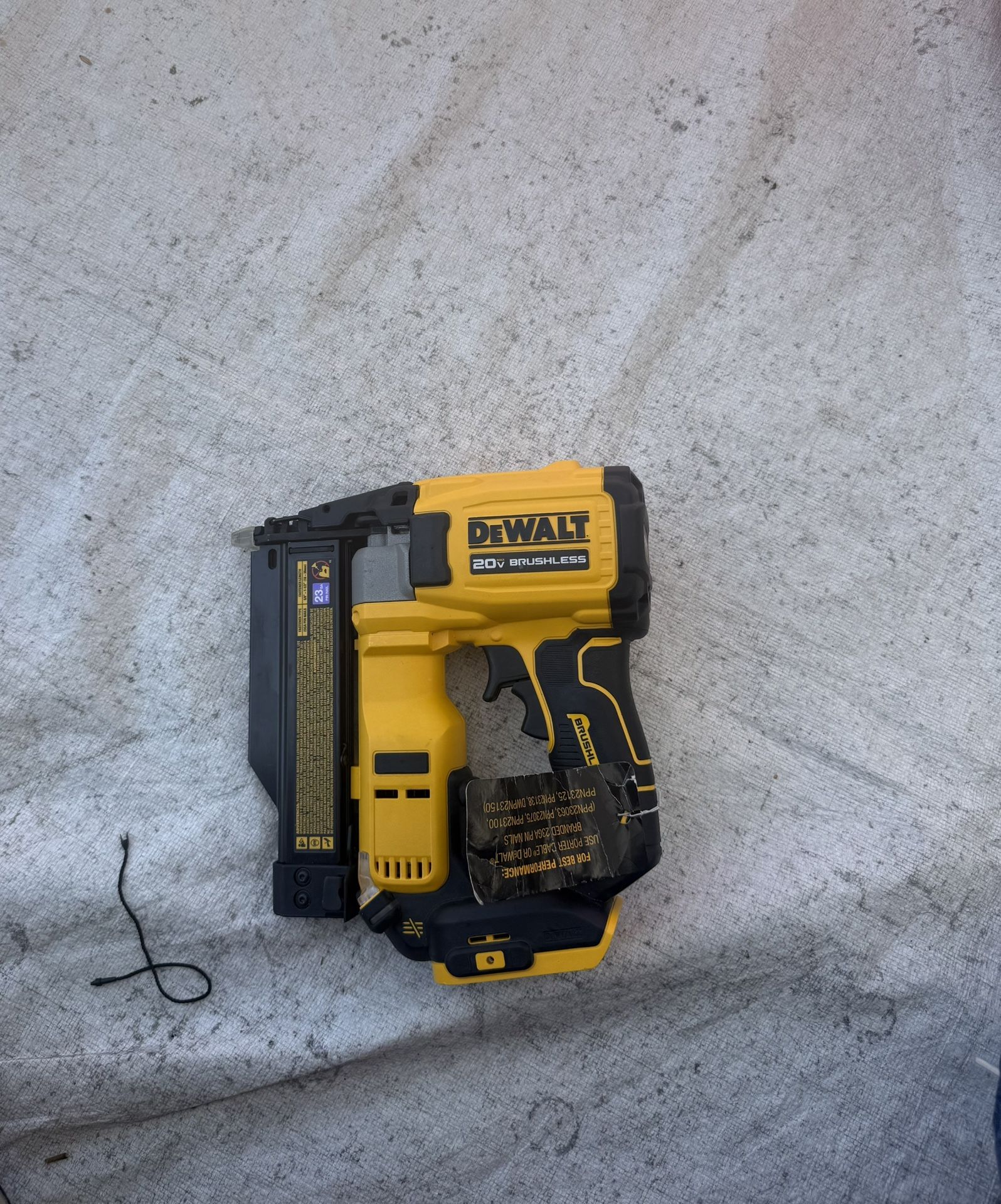 DEWALT ATOMIC 20V MAX Lithium Ion Cordless 23 Gauge Pin Nailer Tool Only