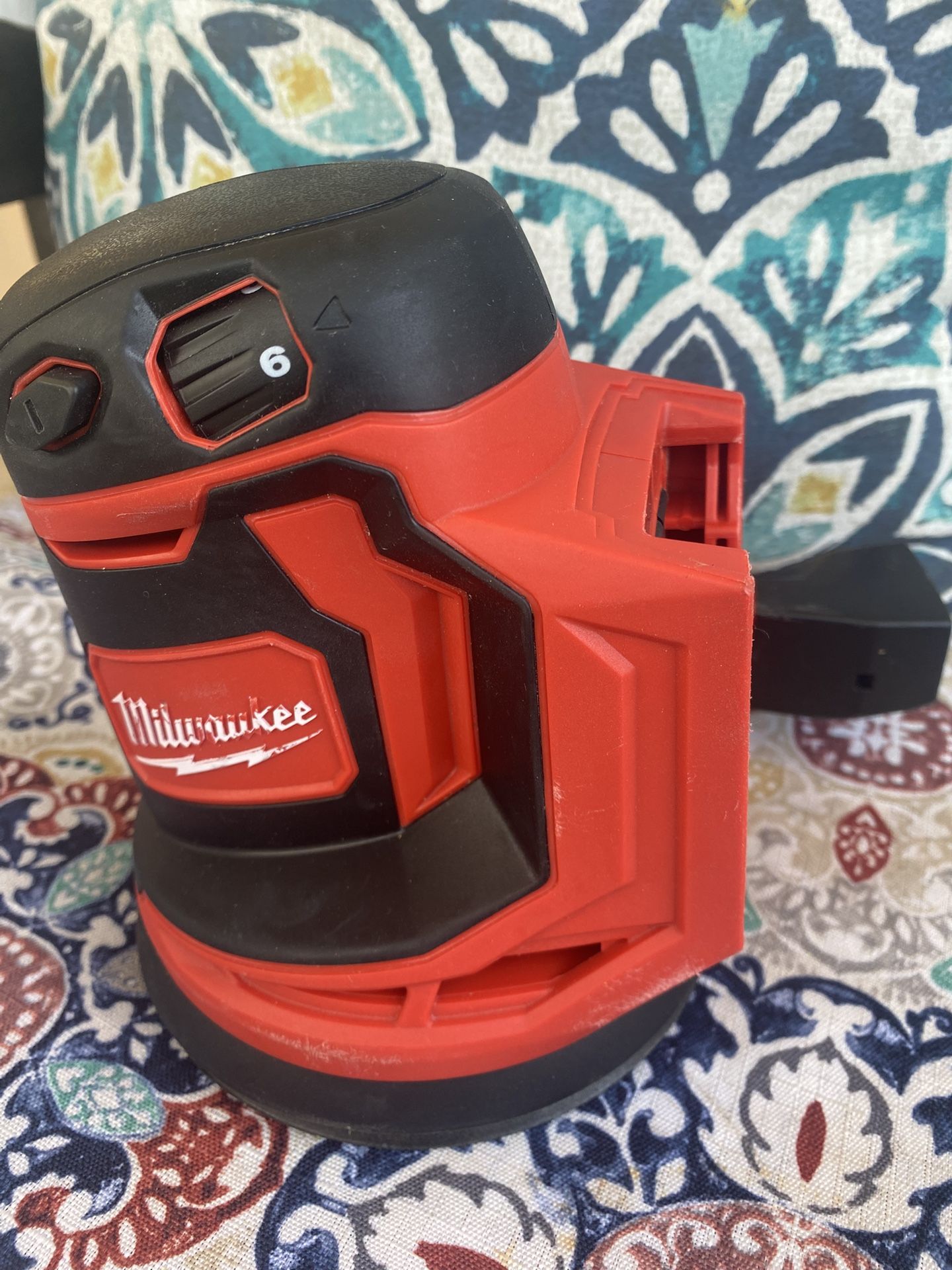 Milwaukee M18 18 V Lithium Ion Cordless 5 in Random Orbit Sander TOOL ONLY