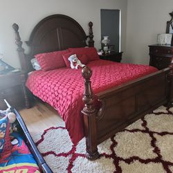 Cal King Bedroom Set Woth Mattress Only 6 Months Old Like New