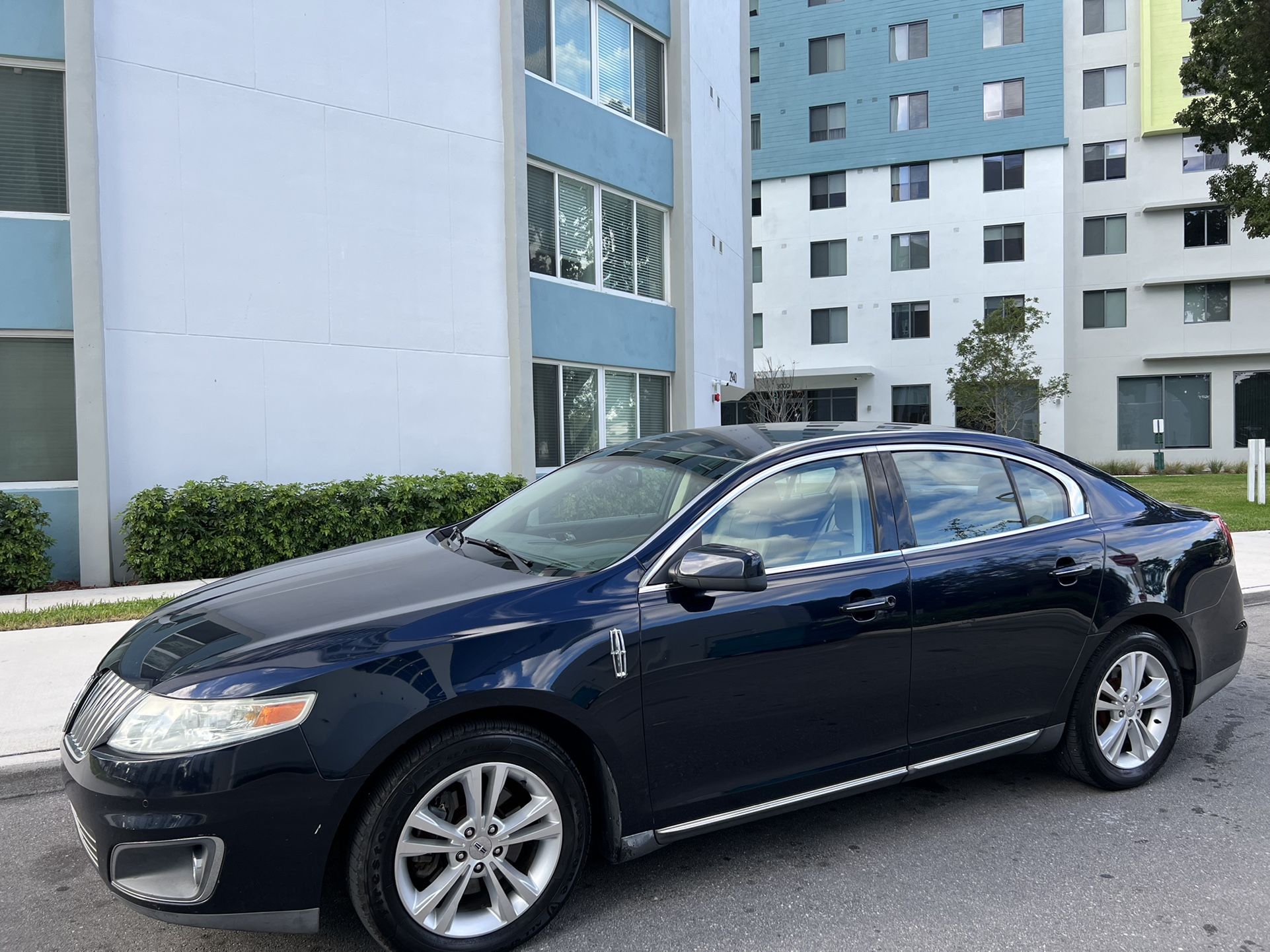 2010 Lincoln MKS