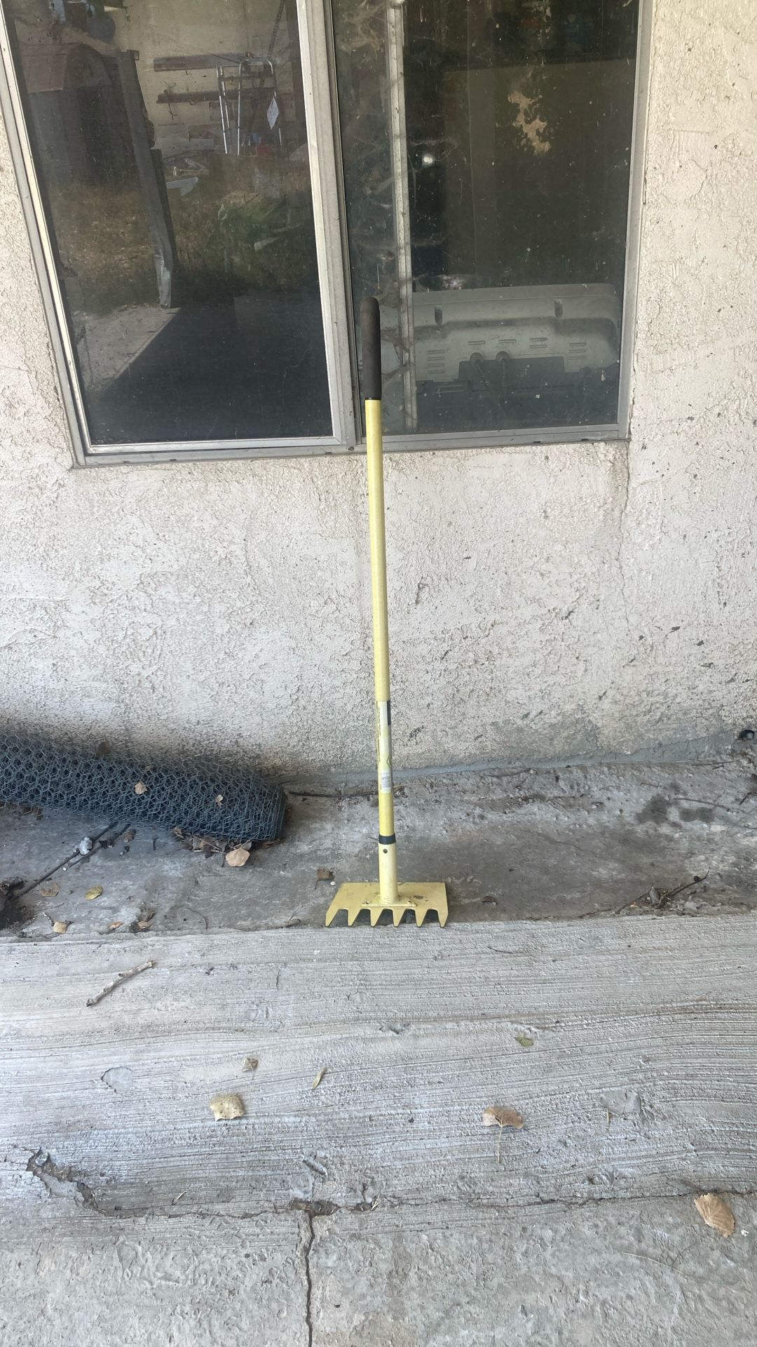 Leveler/ Hoe