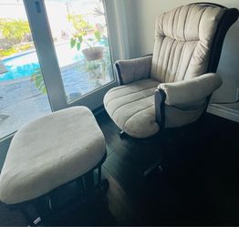 Nursing recliner/ rocking chair