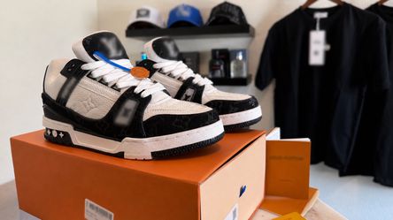 Trainers Size 9/10 US brand new in box