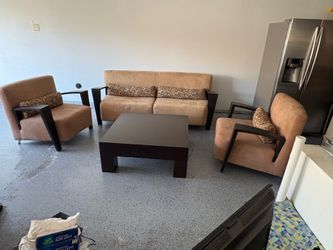 Quality sofa set plus coffee table