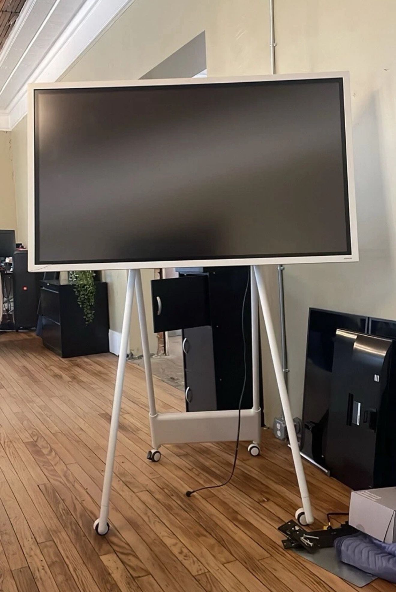 Samsung Flip 2 WM65R 65 Inch Digital Flipchart for Business 4K UHD 3840x2160 with Touch Screen, Wi-Fi, HDMI, USB