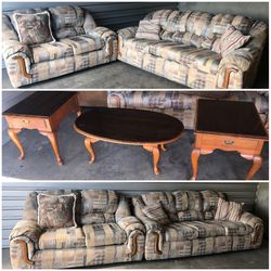 5 PIECE LIVING ROOM SET IN GREAT SHAPE! Sofa and Love seat, with coffee tables!