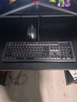 Selling used turtle beach mouse and keyboard