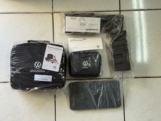 Brand New Genuine VW OEM Accessories Bundle – Roadside Kit, First Aid & More —- Paquete de Accesorios Originales VW OEM Nuevos – Kit de Carretera, Pri