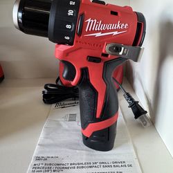 Milwaukee m12 drill kit