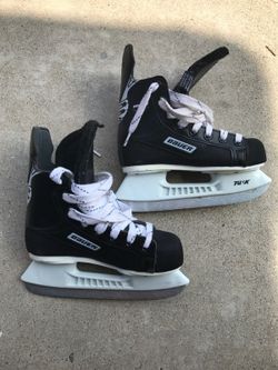 Hockey shoes/Patin Bauer