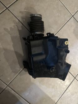 OEM Honda Civic Air Intake / Airbox Assembly (2006-2011)