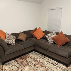 Cindy Crawford Brown Sectional Couch And Throw Pillows 
