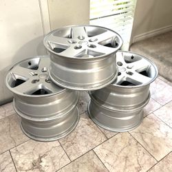 18 Inch 5 Original jeep Wheels Decent Condition.  Log Pattern Is 44.45 “n