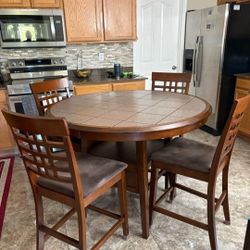 Solid Wood Dinner Table And 4 Chairs 