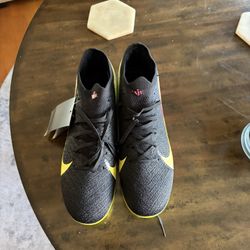 Nike Vini Jr Size 10