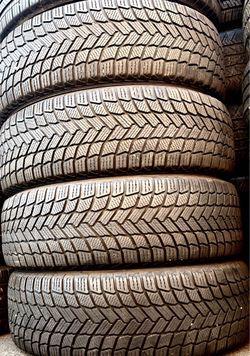 Set 225/60-18 Michelin con el 80% de vida