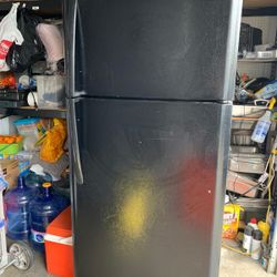 Frigidaire black Refrigerator In Good Condition for sale 