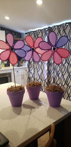 3 Adorable Windmill Flower Centerpieces
