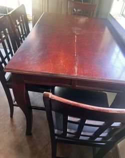 Table set w/chairs