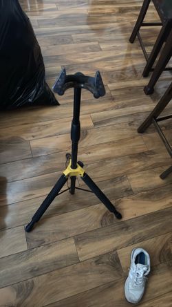 Base, or guitar holder
