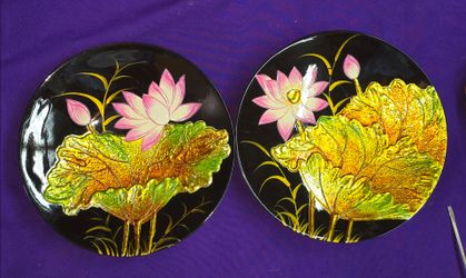 Set of 2 Vietnamese lacquer souvenir plate featuring a hand-painted lotus flower design on a black background. A68M011