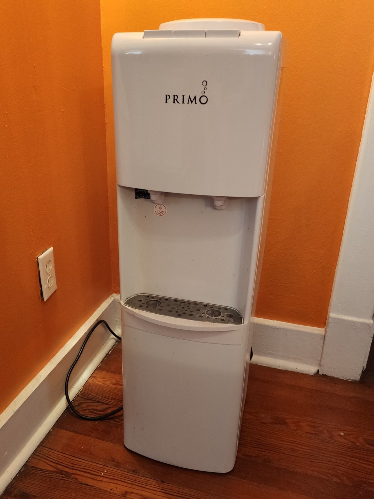 Primo Water Cooler Cold & Hot Water Dispenser Holds 5 & 3 Gallons for Sale in New Orleans