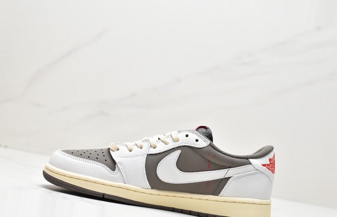 Jordan 1 Low Travis cott Reverse Mocha