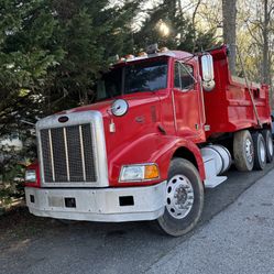 2005 Peterbilt 385 Dump Truck 