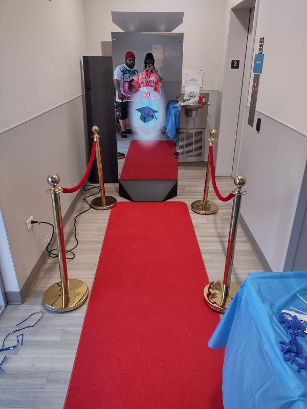 SELLING PHOTOBOOTH FOTO MASTER MIRROR X $4,000 For All Includes All Items On Photos NO SOFTWARE GET ONE OR YOU HAVE ONE ! SELLING BOOTH AND EQUIPMENT