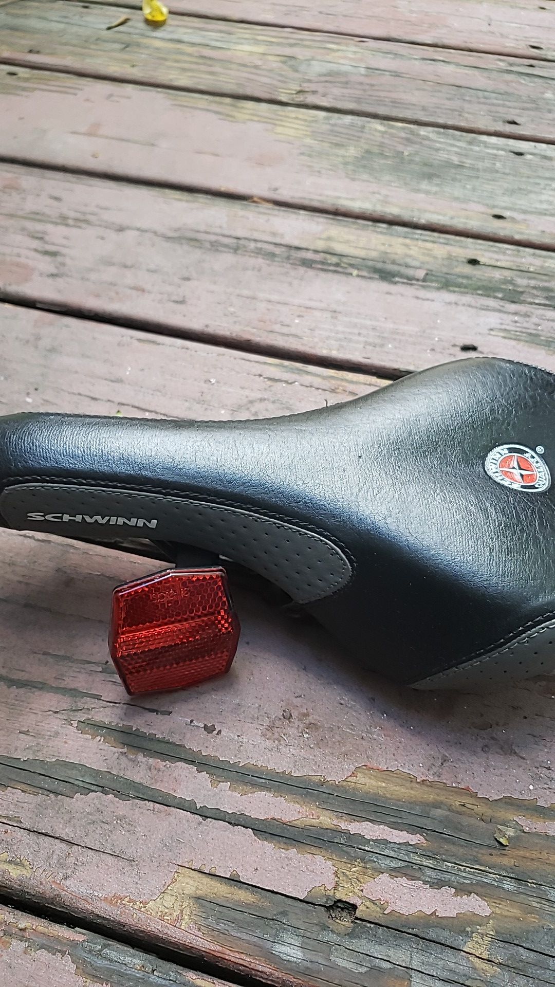 Men's bike seat. New!