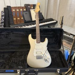Fender Lone Star Stratocaster Shoreline Gold