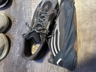 Adidas Yeezy 700 V2 Sneakers