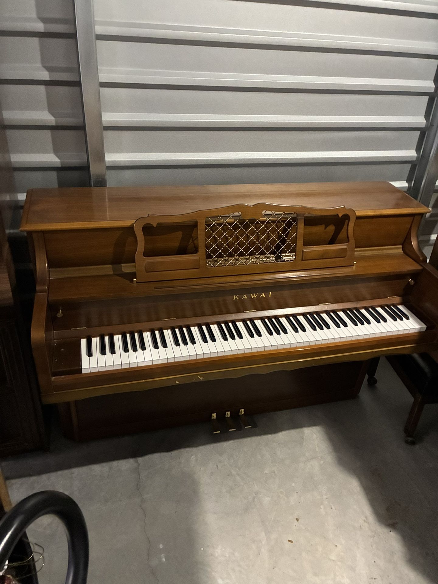 KAWAI SPINET UPRIGHT PIANO