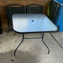 Patio table & 4 Chairs