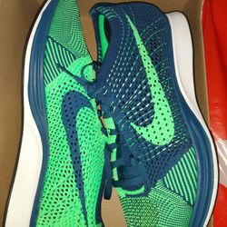 NEW Nike Flyknit racers