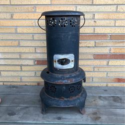 Antique Nesco Deluxe Oil Heater