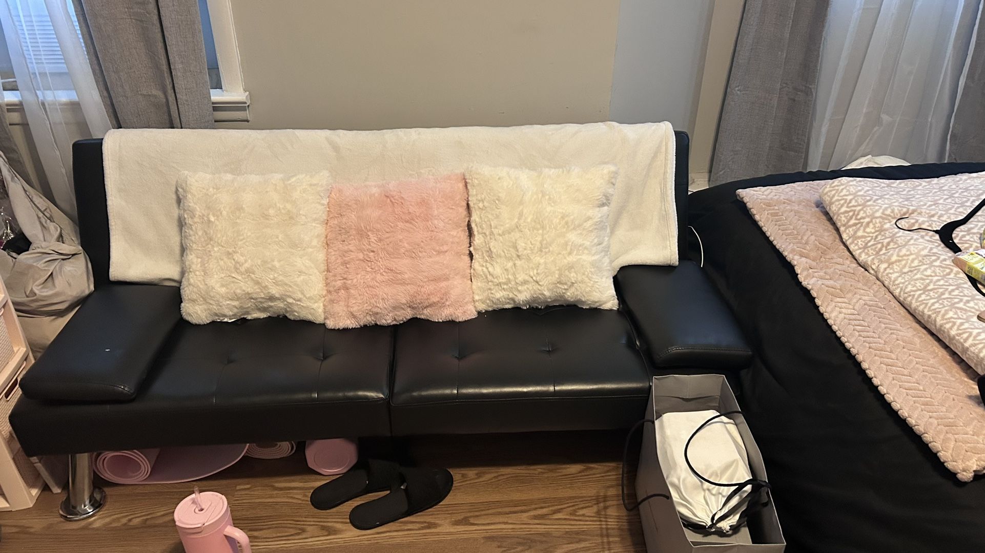BLACK FUTON