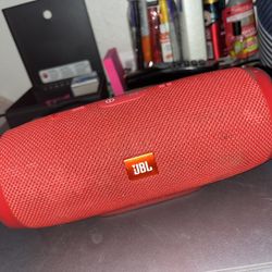 JBL Charge 3 Bluetooth $50 The Battery Doesn’t Las Long 