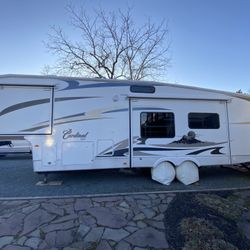 2008 Forest River Cardinal 33LE. Bunkhouse In Excellent Condition 