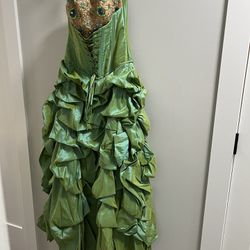 Green Gown With Sequins Size Medium 