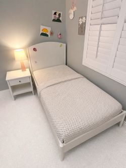 Crate & Barrel Kids Hampshire Bedroom Set