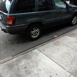 2004 Jeep Grand Cherokee Laredo V6 Engine Four-wheel Drive AC Sunroof Needs Water Pump Or Water Pump Hose Engine Training Good